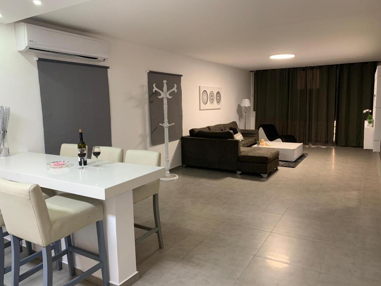 Spat Apartments Bat Jam Exteriér fotografie